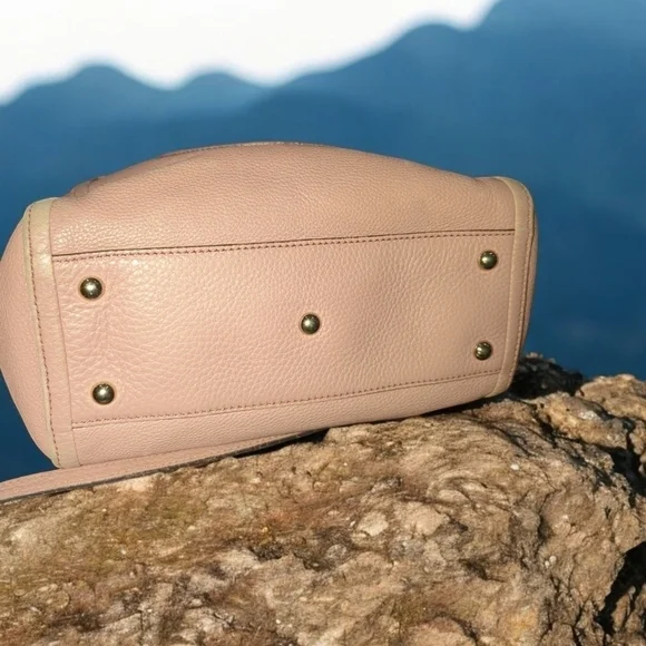 Authentic Gucci Pebbled Calfskin Medium Soho Shoulder Bag Camelia - Picture 5 of 16